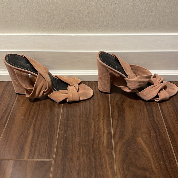 kendall kylie heels - Picture 5 of 6